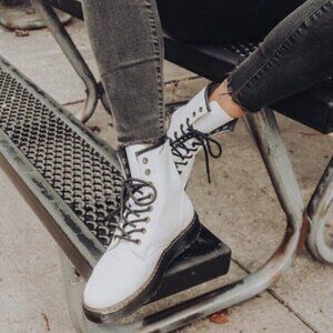 Dr. Martens Zavala Air Wair Leather Combat Boots White Size 8 NEW IN BOX
